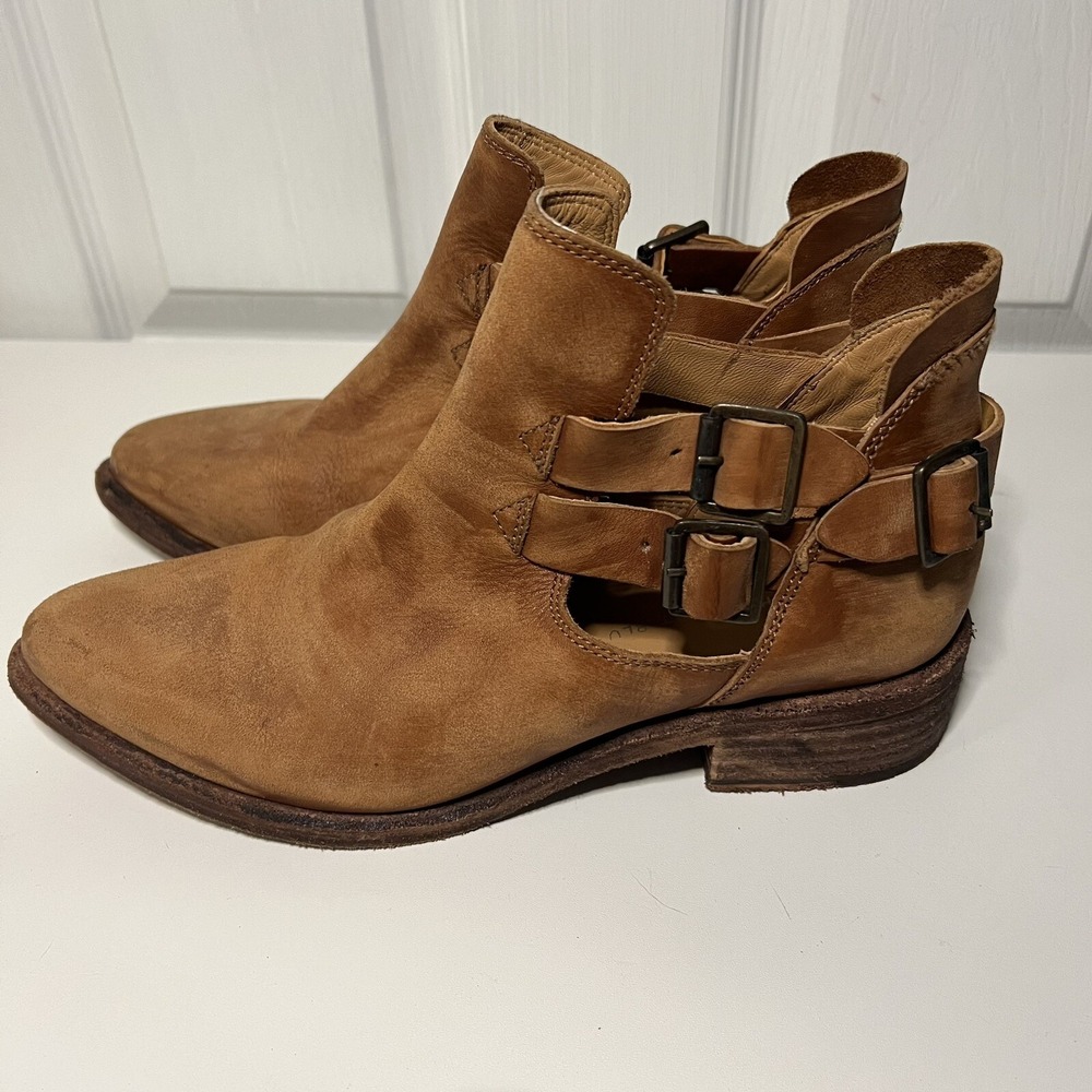 Chocolat Blu Camel‎ Distressed Ankle Boots Size 7 (38)